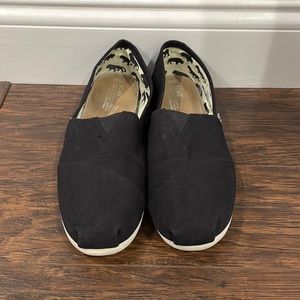 Mens black Toms. Great condition! Size 12